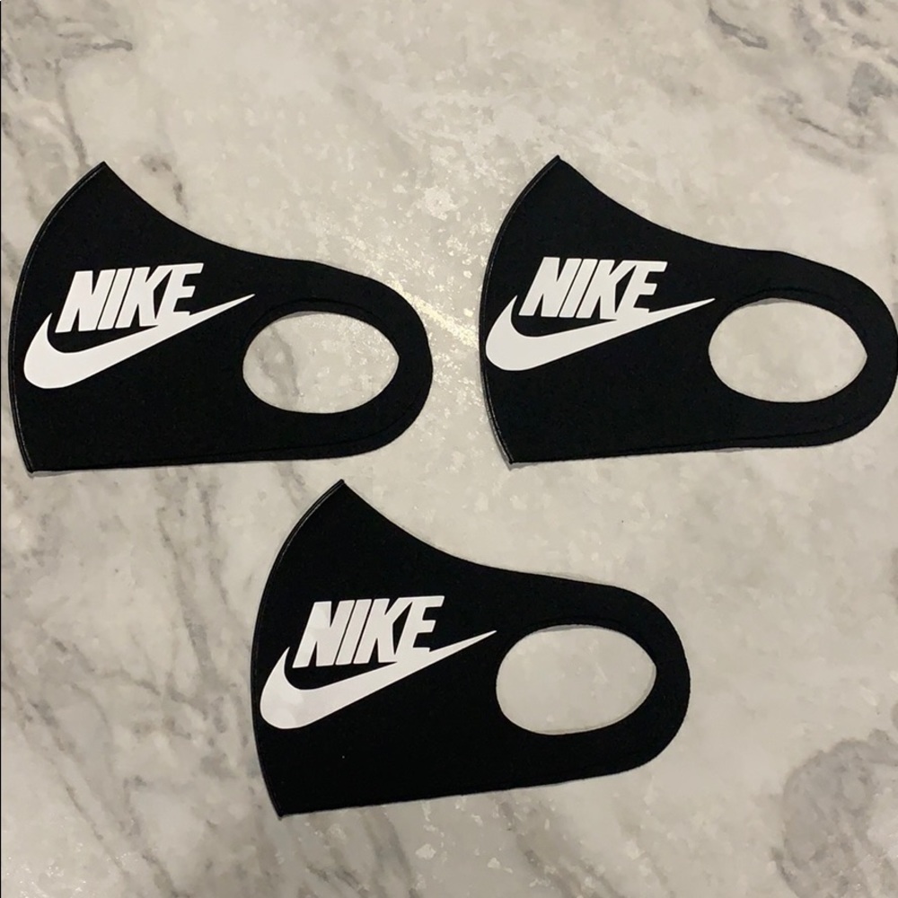 Bundle of 3 NiKe face masks 😷